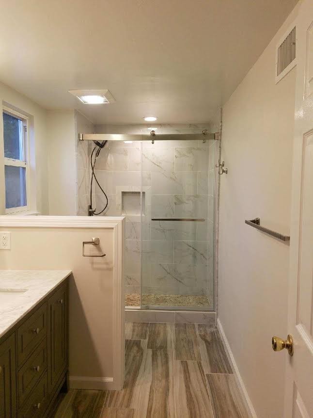 Bathroom - rustic bathroom idea in San Francisco