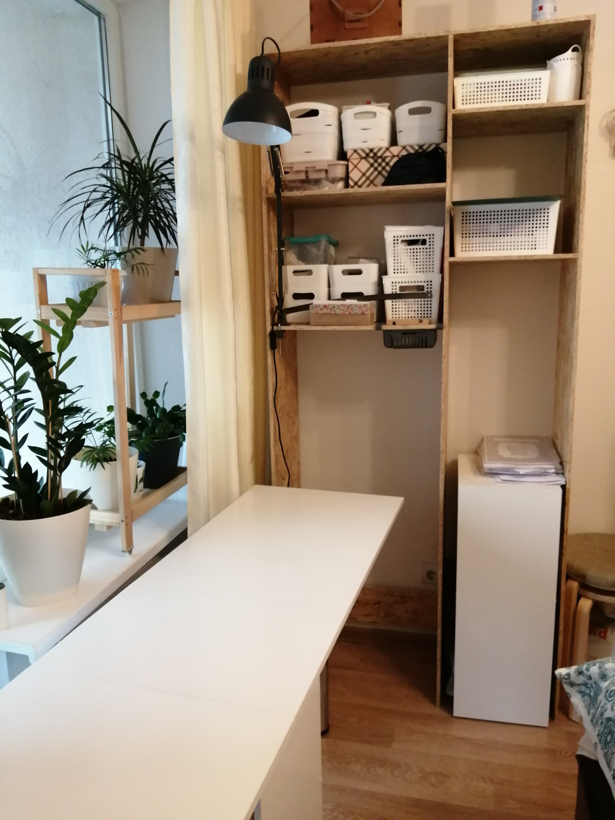 Стеллаж- рабочее место швеи