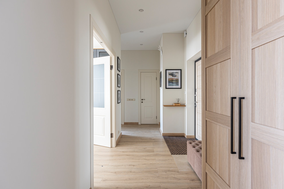 Двухкомнатная квартира под сдачу. Прихожая