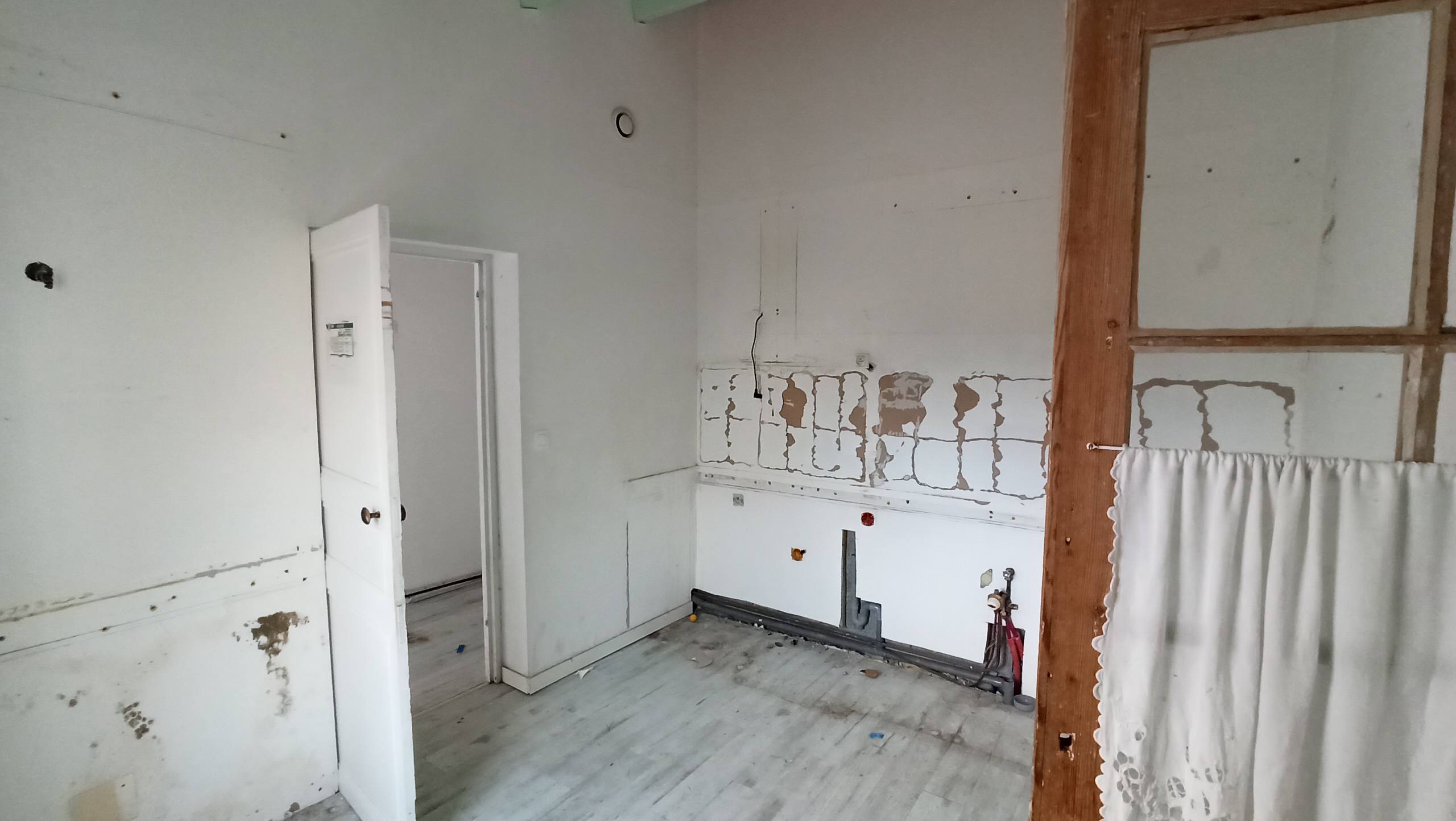 Transformation d'une chambre parentale en pièce de vie/cuisine