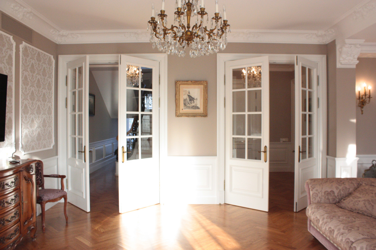 Recreating the Interior of the Chekhov’s Period in a Suburban Residence