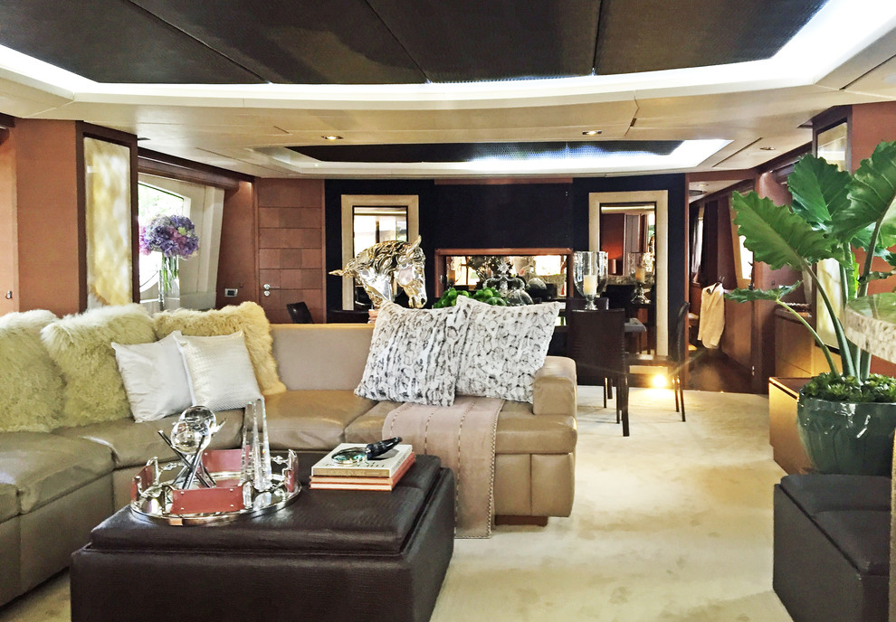 Inspiration for a transitional home design remodel in Miami