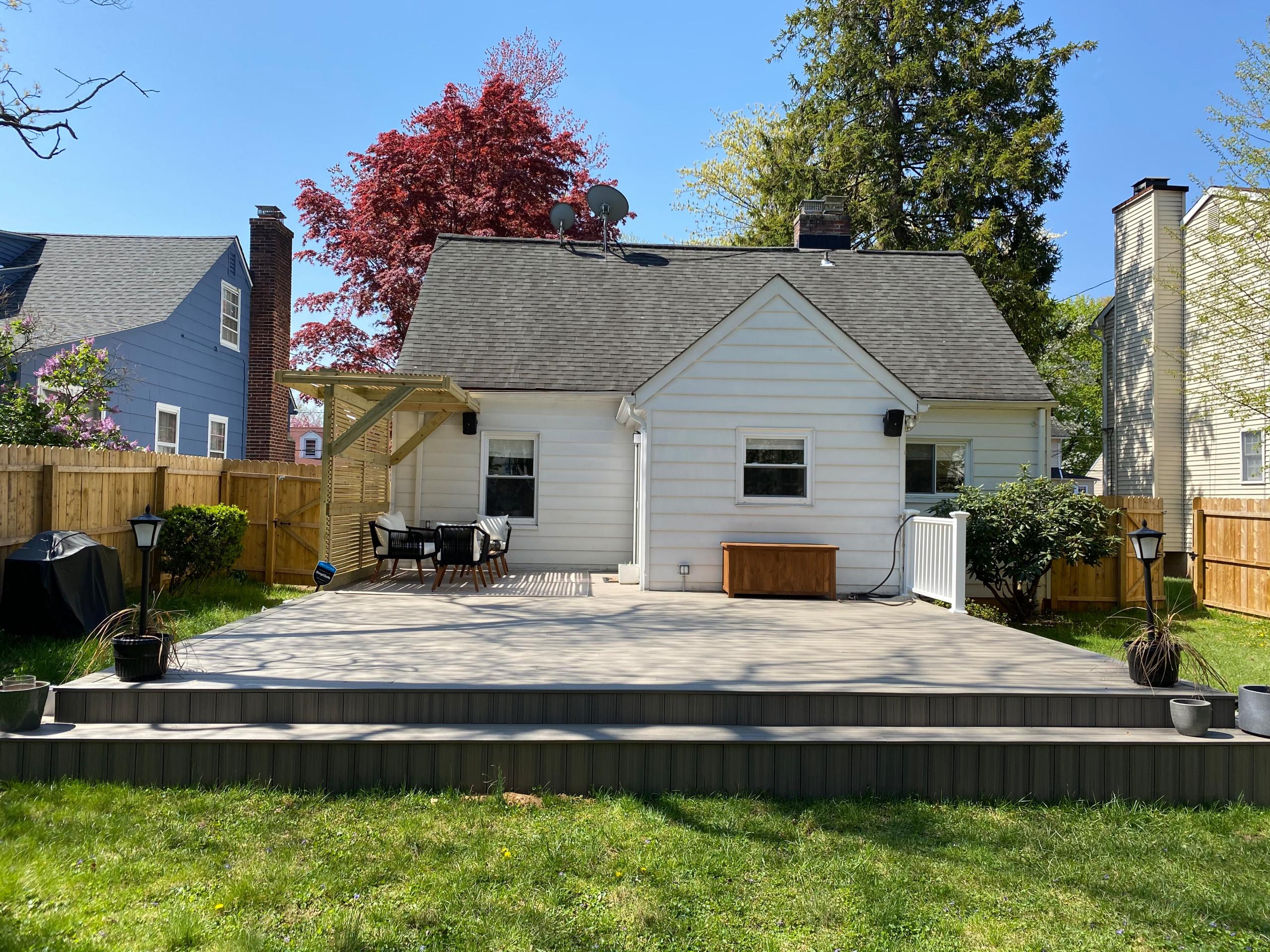 Outdoor Deck and Mini Pergola