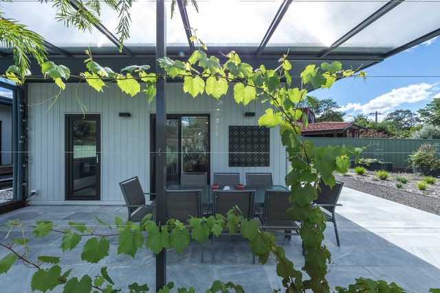 Lyneham House contemporary-uteplats