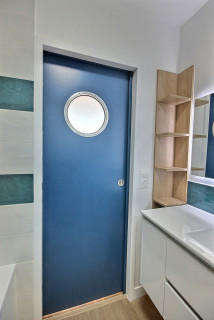 75 photos et idées déco de salles de bain avec une porte coulissante et  meuble-lavabo suspendu - Janvier 2024 | Houzz FR