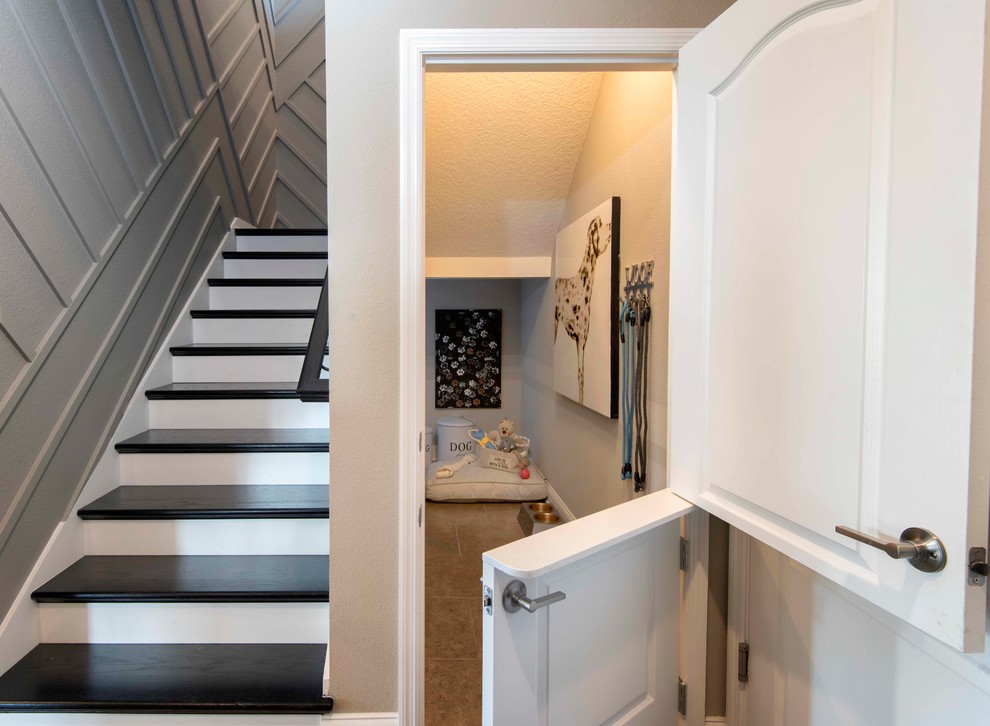 Elegant staircase photo in Orlando