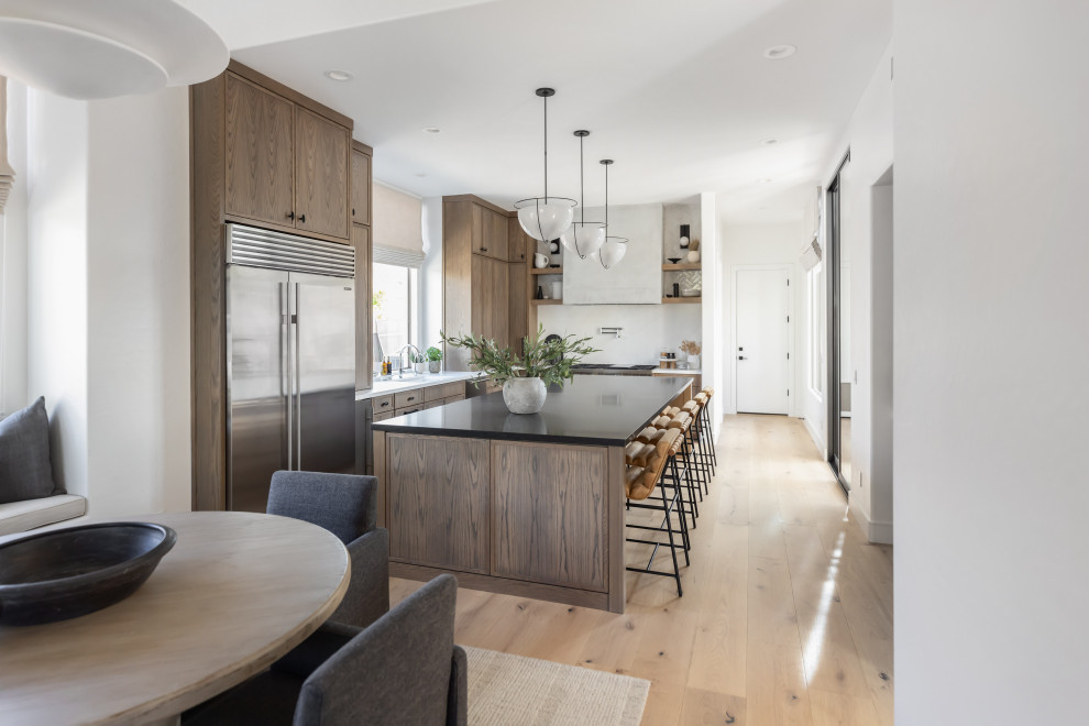 Kitchen - modern kitchen idea in Phoenix