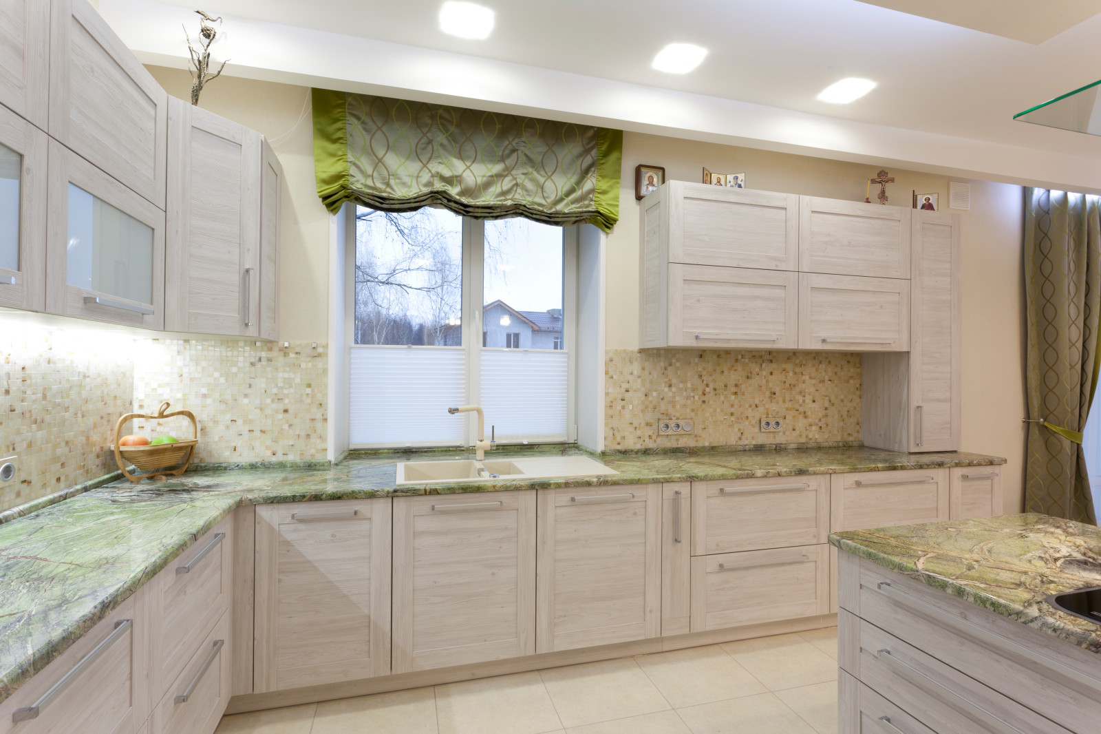 Великолепие мрамора на кухне, фотография объекта