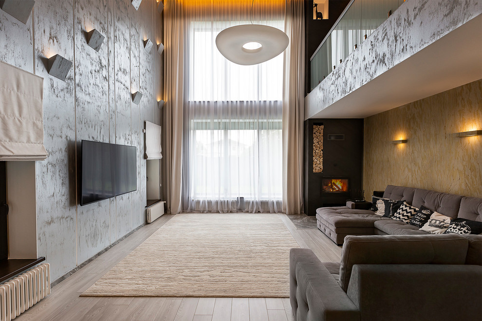 Дом с серебристыми стенами / House with silver walls