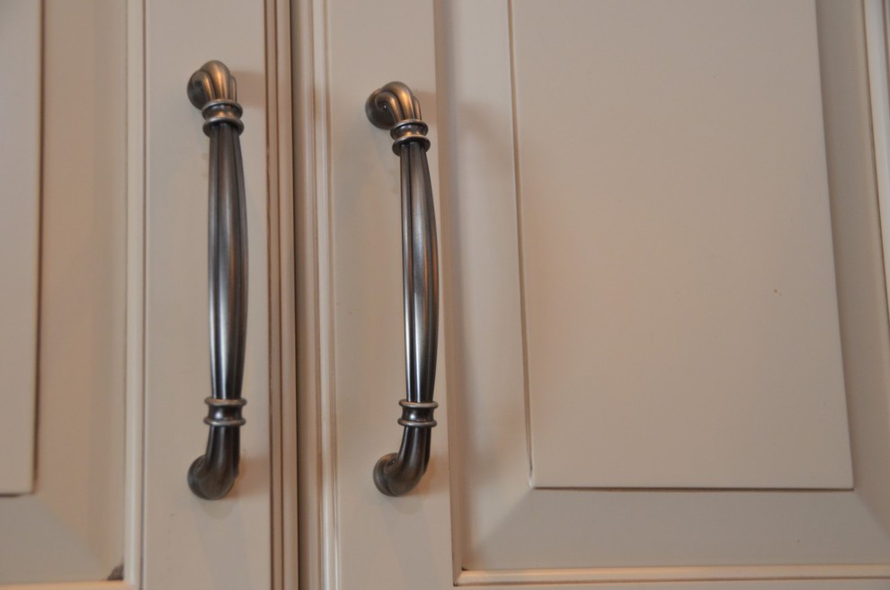Bathroom - transitional bathroom idea