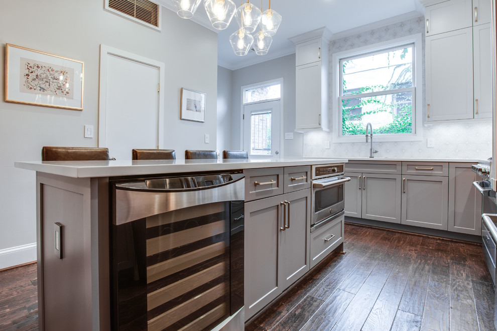 Kitchen - transitional kitchen idea in DC Metro