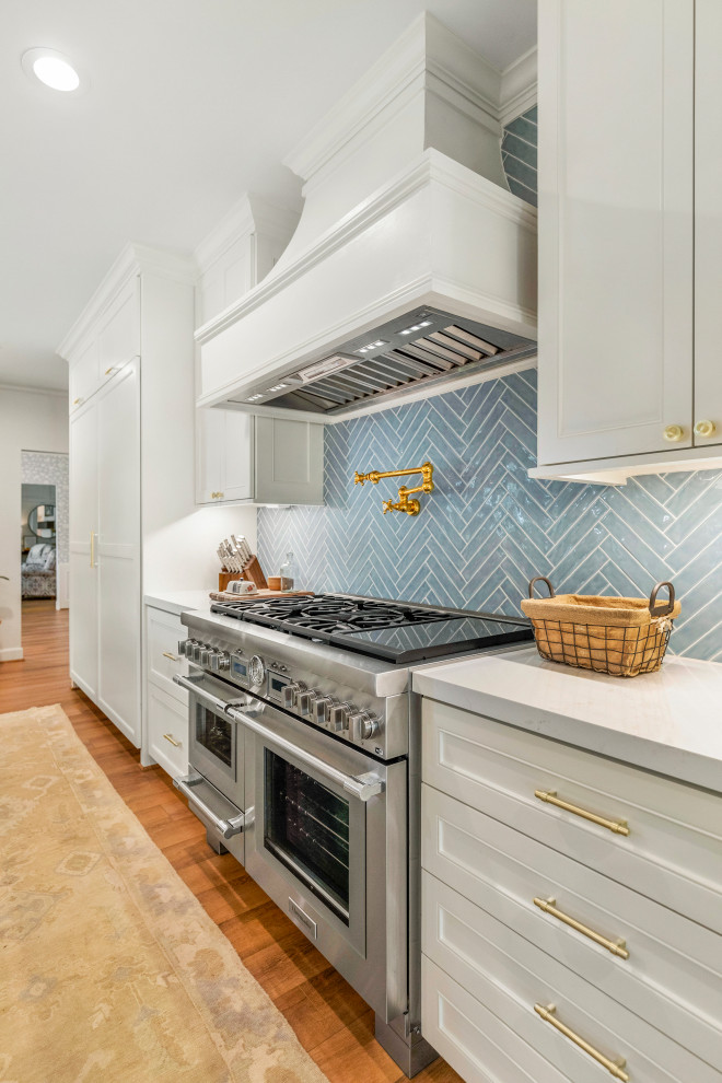 Transitional kitchen photo in Houston
