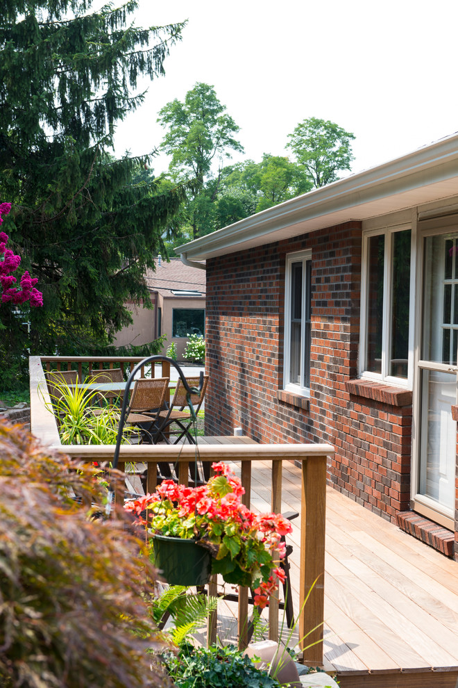 Small transitional backyard deck photo with no cover