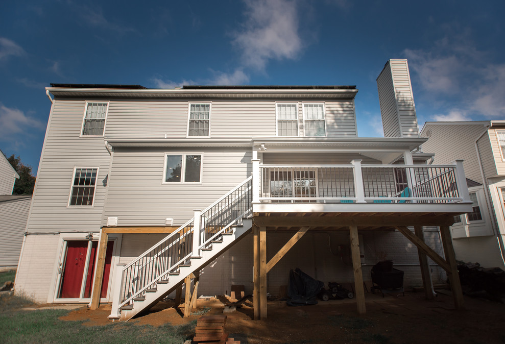 Inspiration for a transitional deck remodel in Baltimore
