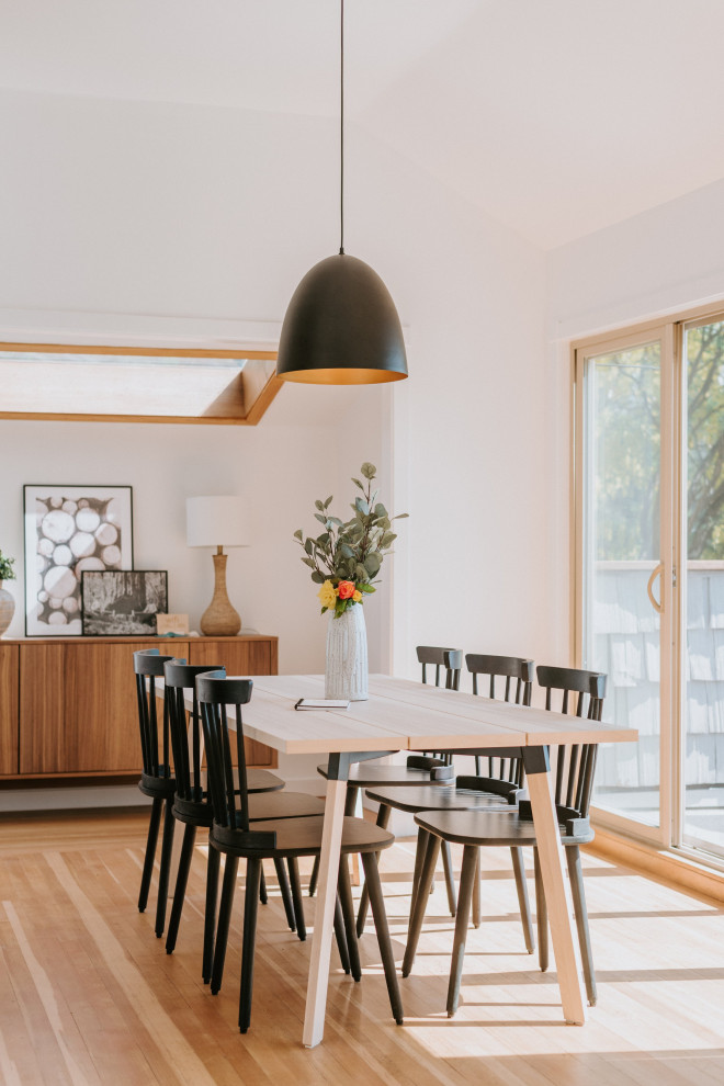 Beach style dining room photo in Vancouver
