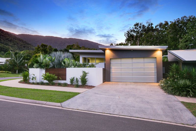Photo of a mid-sized contemporary one-storey grey exterior in Cairns with a flat roof.