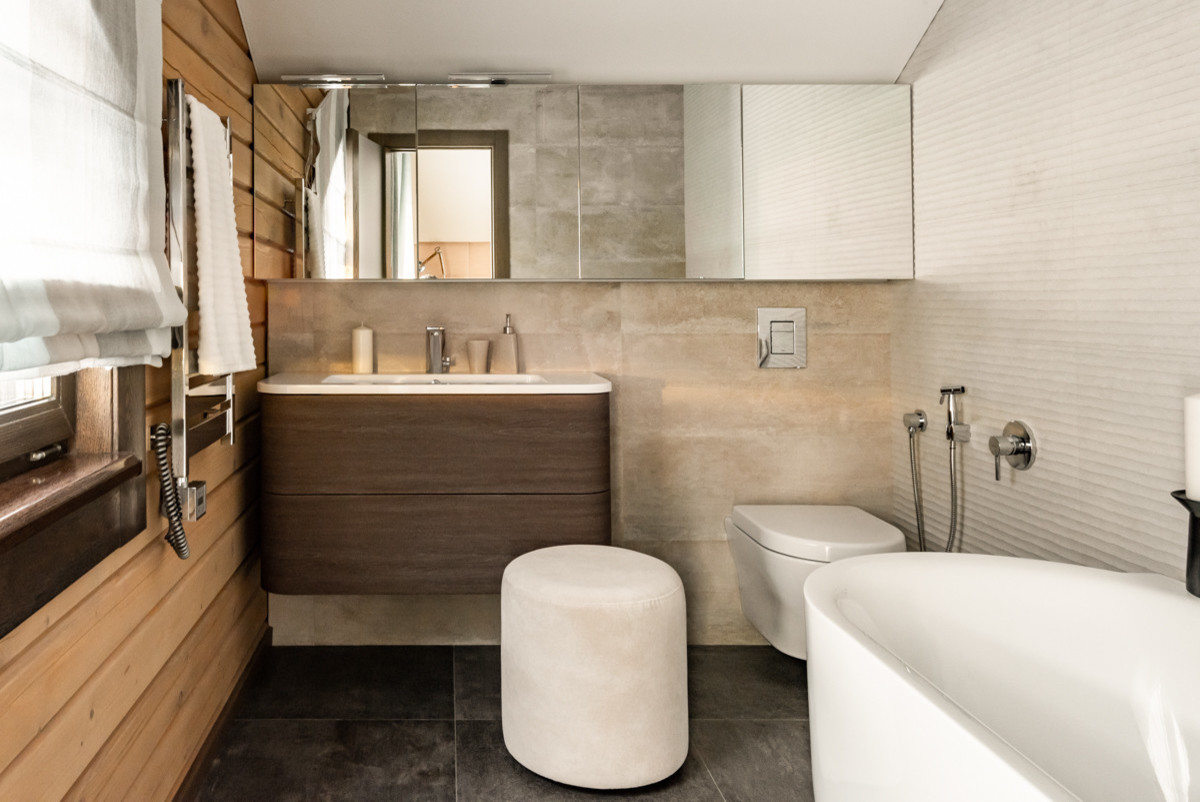 Дом среди берёз