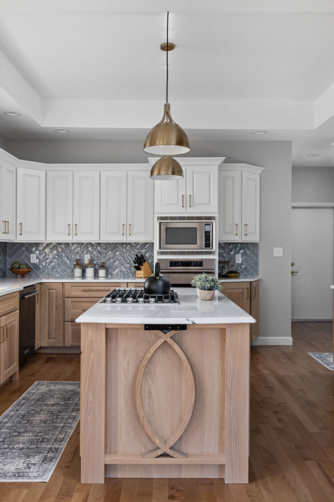 Kitchen - transitional kitchen idea in Indianapolis