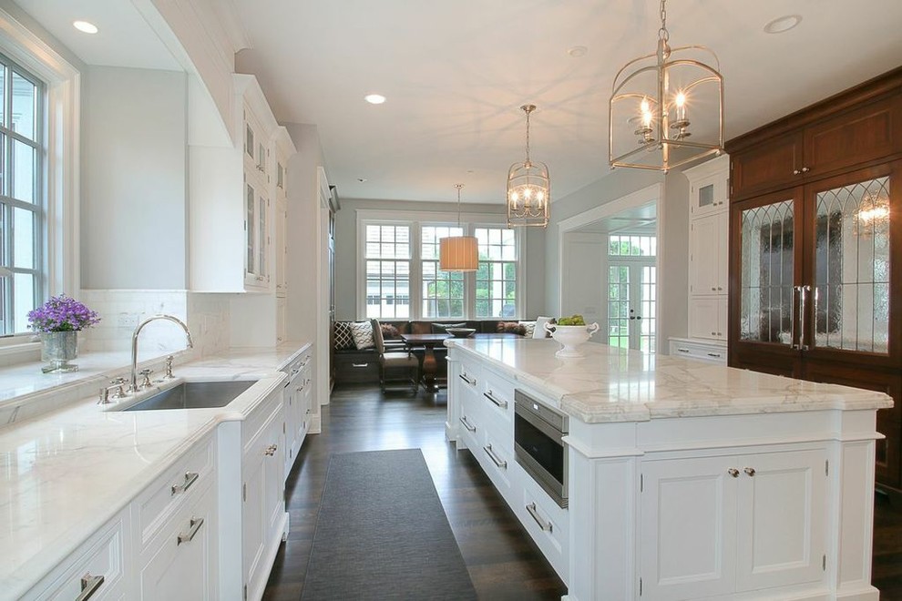 Transitional kitchen photo in Chicago