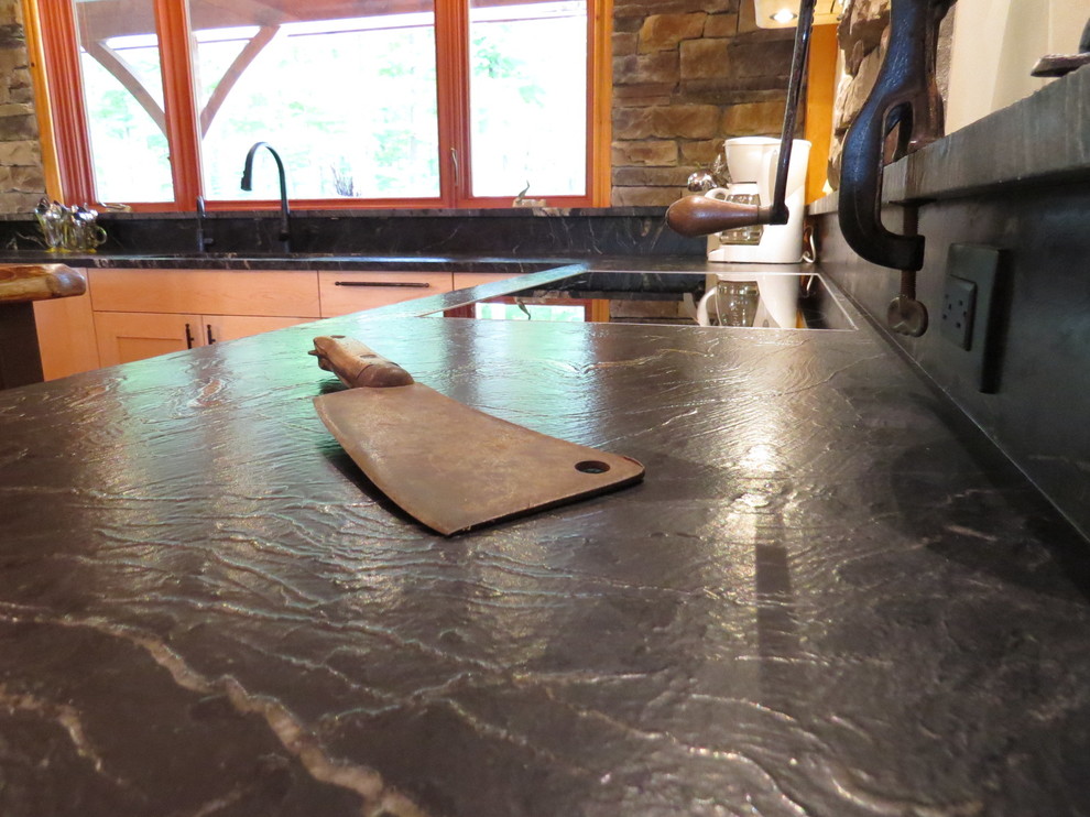 Inspiration for a large u-shaped eat-in kitchen remodel in Toronto with shaker cabinets, granite countertops, stone tile backsplash and an island