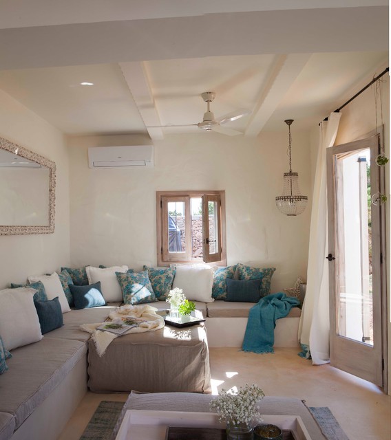 ESTILISMO CASA FORMRNTERA coastal-living-room