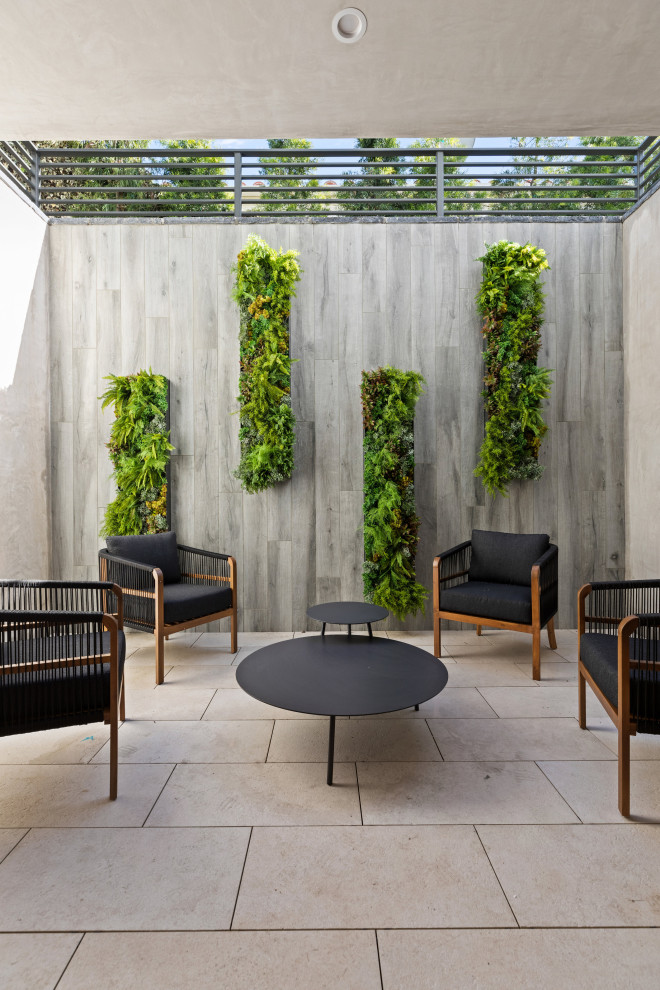 Example of a trendy patio design in Los Angeles