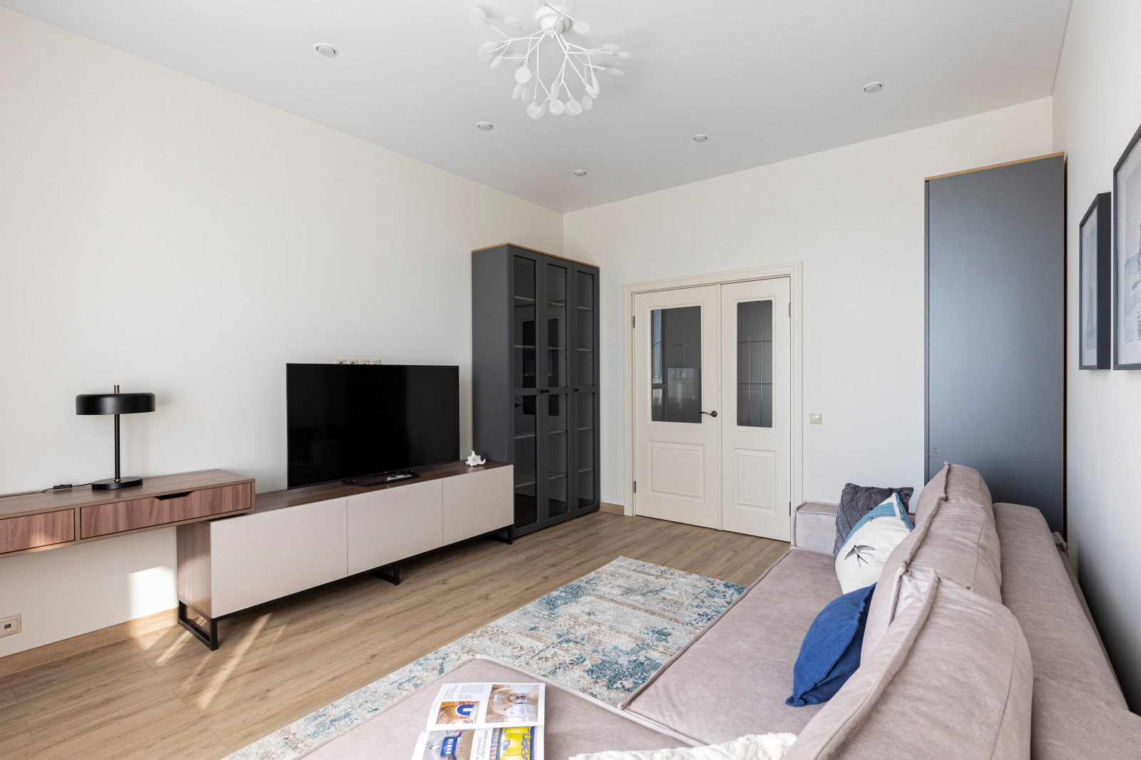 Двухкомнатная квартира под сдачу. Гостиная