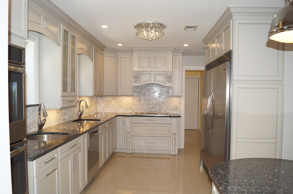 Transitional kitchen photo in New York