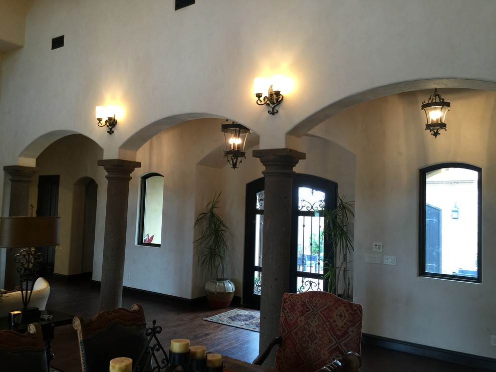 Example of a mountain style entryway design in Austin