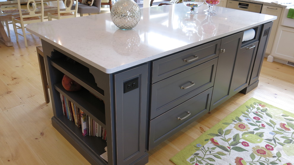 Kitchen - transitional kitchen idea