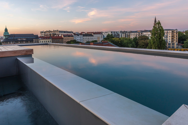 BERLINER SKYLINE pool