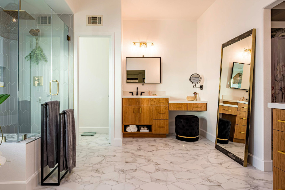 Bathroom - mid-century modern bathroom idea in Los Angeles