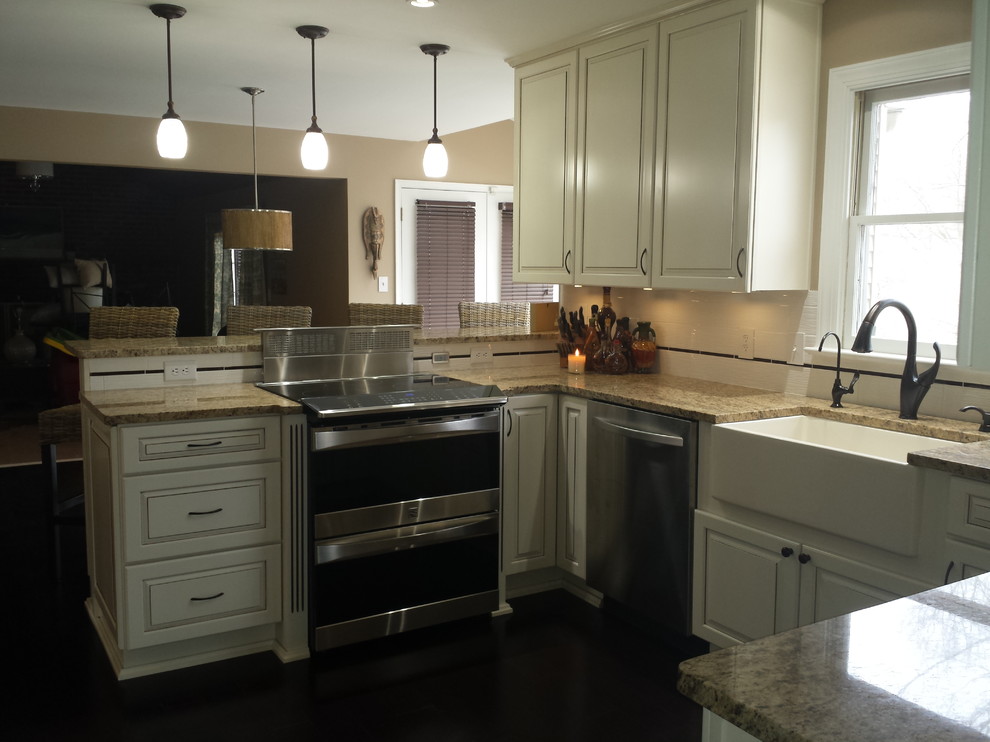 Example of a transitional kitchen design in DC Metro