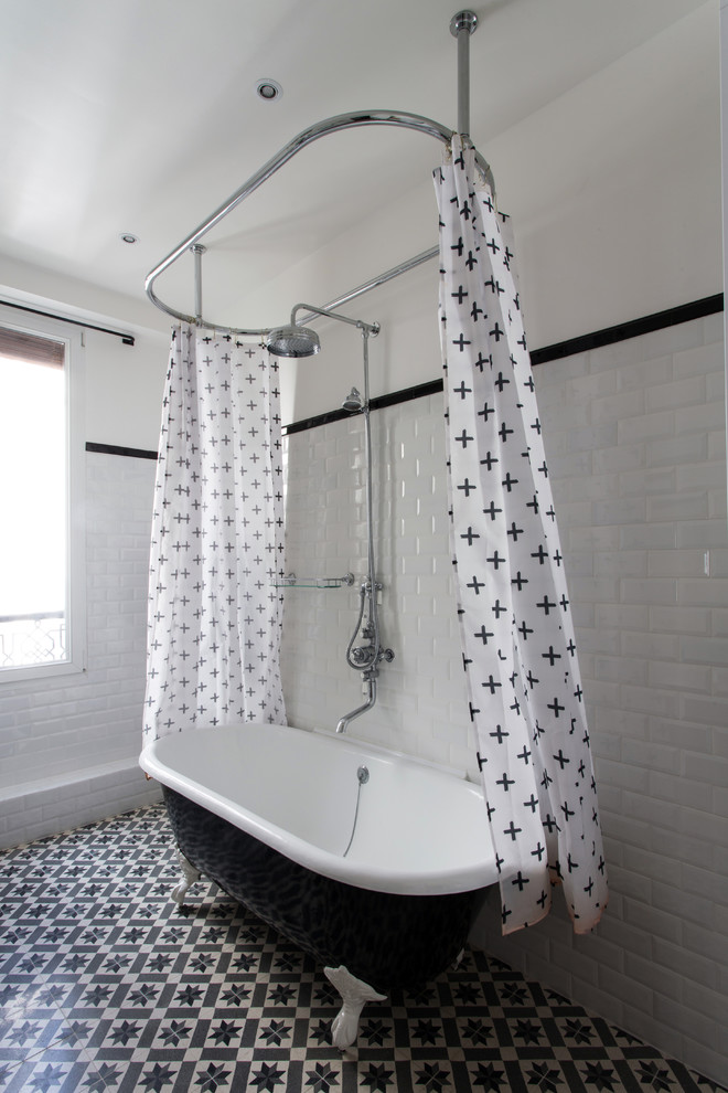 Inspiration for a 1960s bathroom remodel in Paris