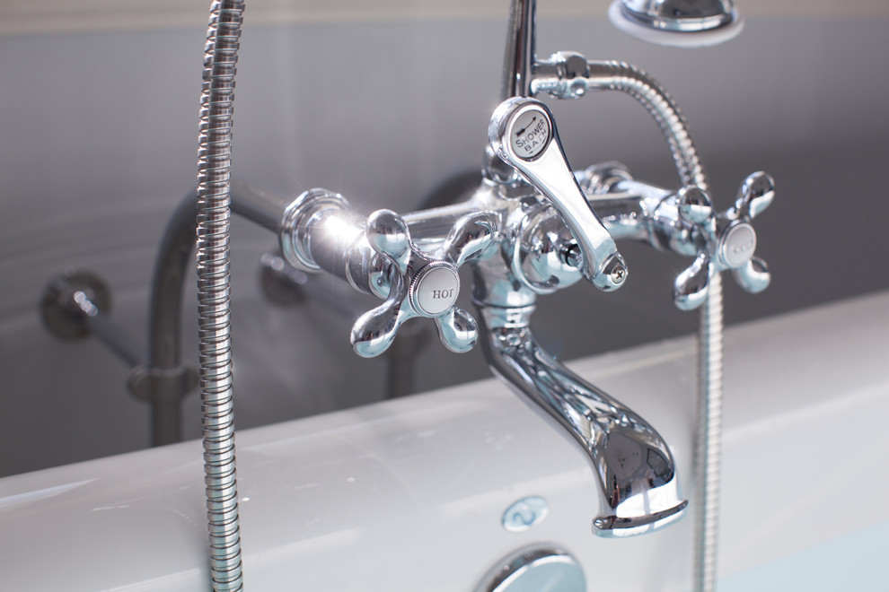 Clawfoot Bath Tub Chrome Faucet Fixture Traditional Bathroom