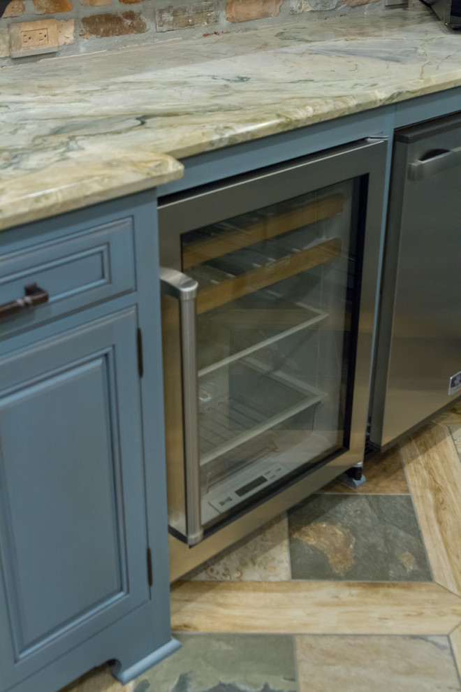 Mountain style kitchen photo in New Orleans with an island