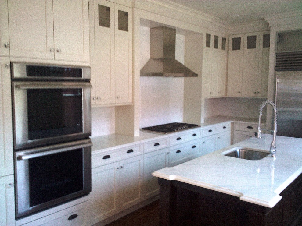 Kitchen - transitional kitchen idea in Boston