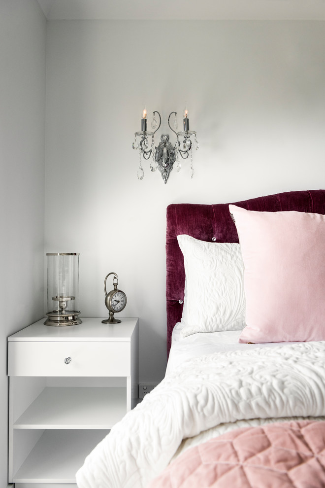Design ideas for a small modern guest bedroom in Perth with white walls and carpet.