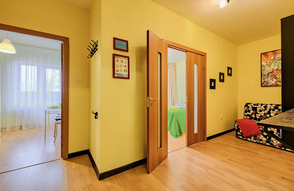 Вход в кухню и в спальню-гостиную