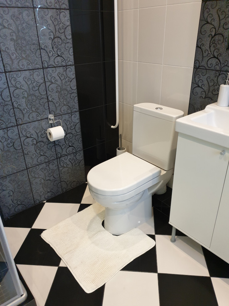 Design ideas for a contemporary bathroom in Saint Petersburg.