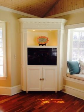 Chagrin Falls Custom Built-In Cabinet