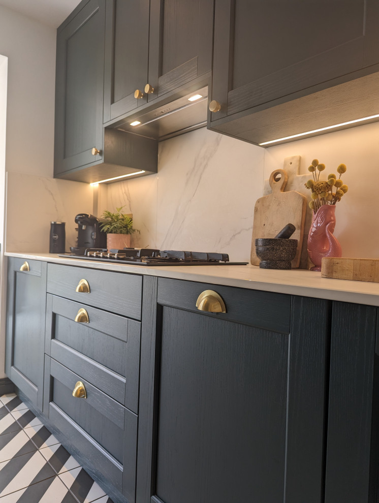 This is an example of a traditional kitchen in Glasgow.