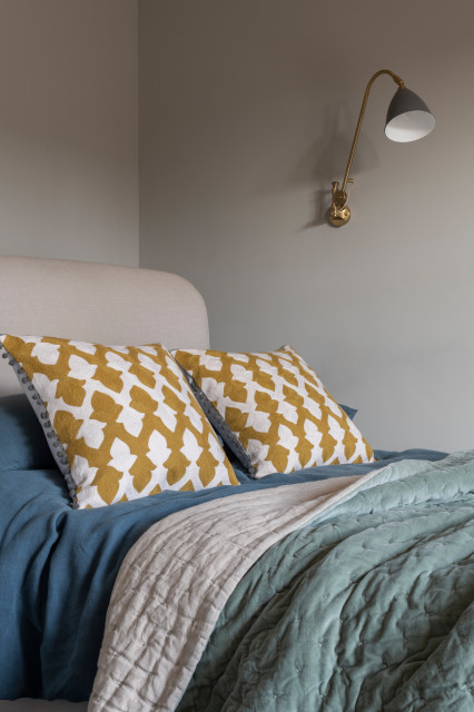 Lattice Cushion modern-bedroom