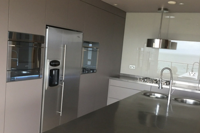 Modern & Minimalist contemporary-kitchen