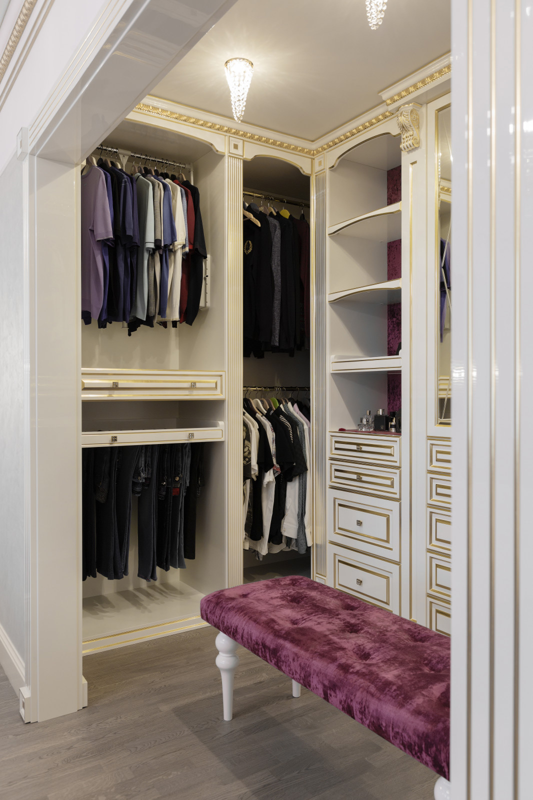 Классическая гардеробная с поталью