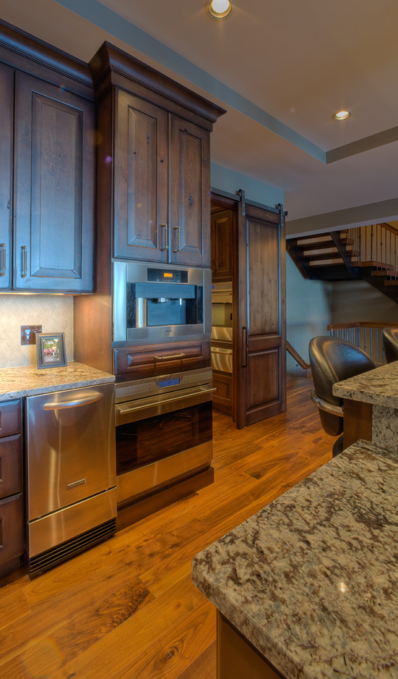 Kitchen - rustic kitchen idea in Milwaukee