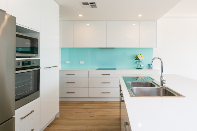 Beckinsale coastal-kitchen