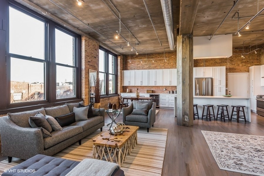 Inspiration for a transitional home design remodel in Chicago