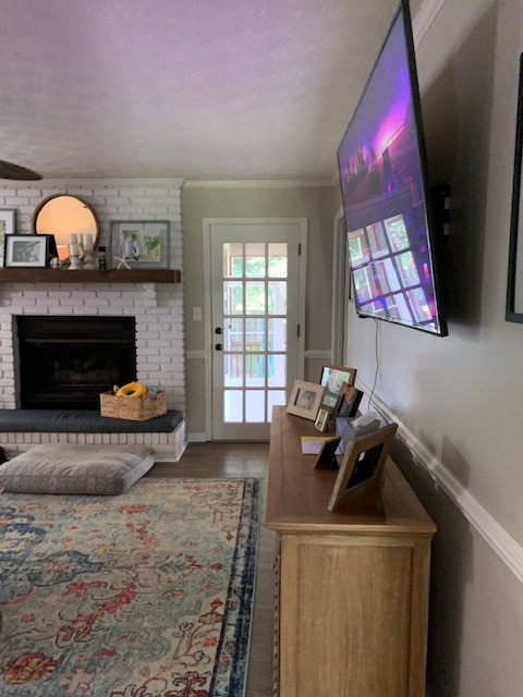 Transitional home design photo in Atlanta