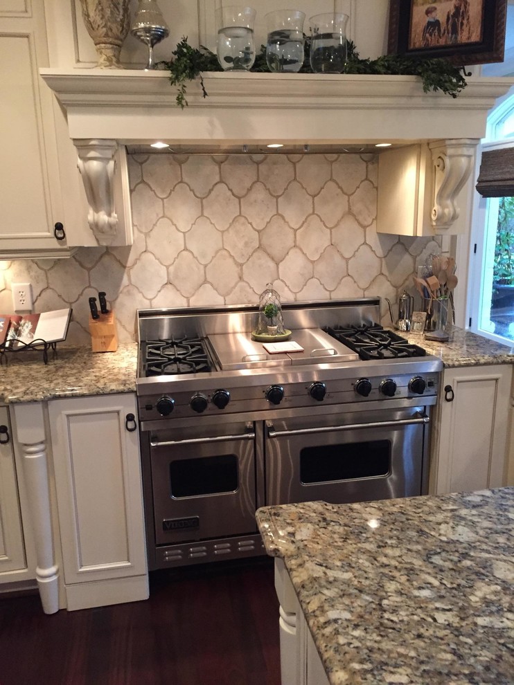 Kitchen - kitchen idea in Raleigh